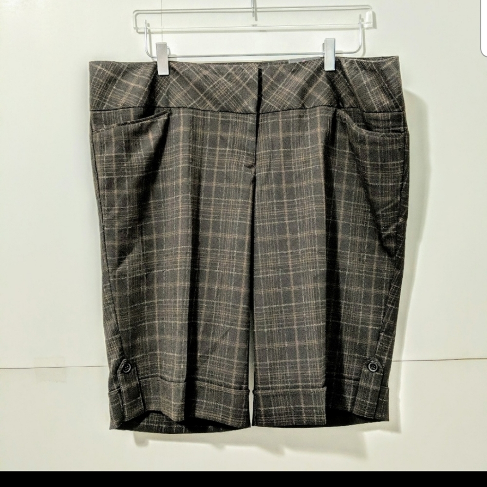 NWT Torrid Berumda Dark Brown Shorts